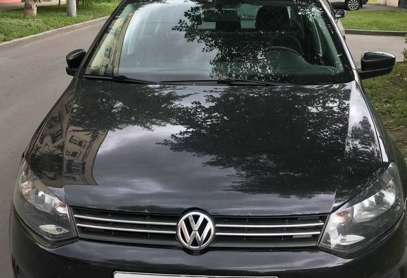 Аренда volkswagen polo эконом класса 2012 года в городе Москва Бауманская от 2400 руб./сутки, передний привод, двигатель: бензин, объем 1.6 литров, ОСАГО (Впишу в полис), без водителя, недорого, вид 4 - RentRide