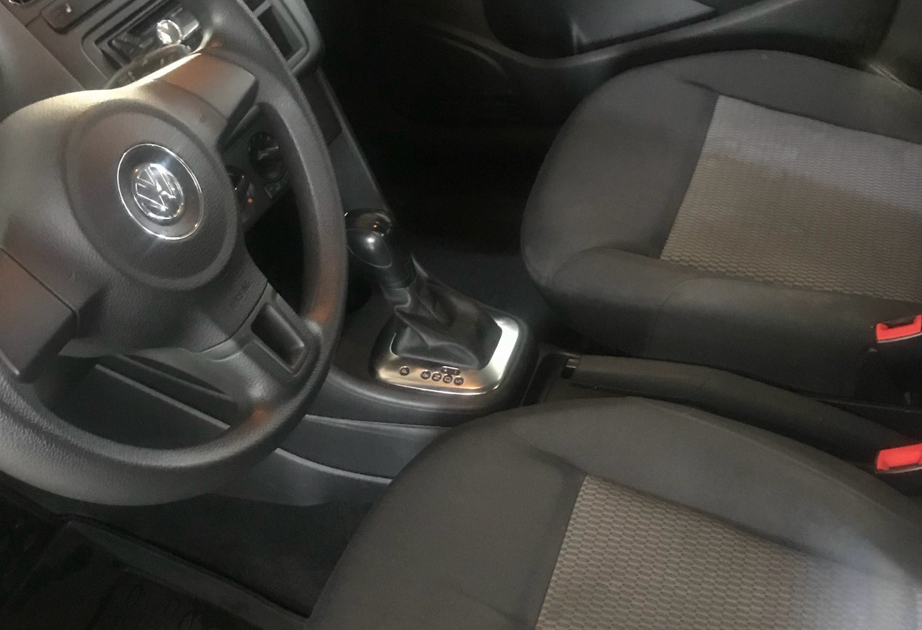 Аренда volkswagen polo эконом класса 2012 года в городе Москва Бауманская от 2400 руб./сутки, передний привод, двигатель: бензин, объем 1.6 литров, ОСАГО (Впишу в полис), без водителя, недорого, вид 5 - RentRide