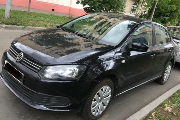 Прокат авто volkswagen polo эконом класса 2012 года в городе Москва Бауманская от 2400 руб./сутки, передний привод, двигатель: бензин, объем 1.6 литров, ОСАГО (Впишу в полис), без водителя, недорого - RentRide