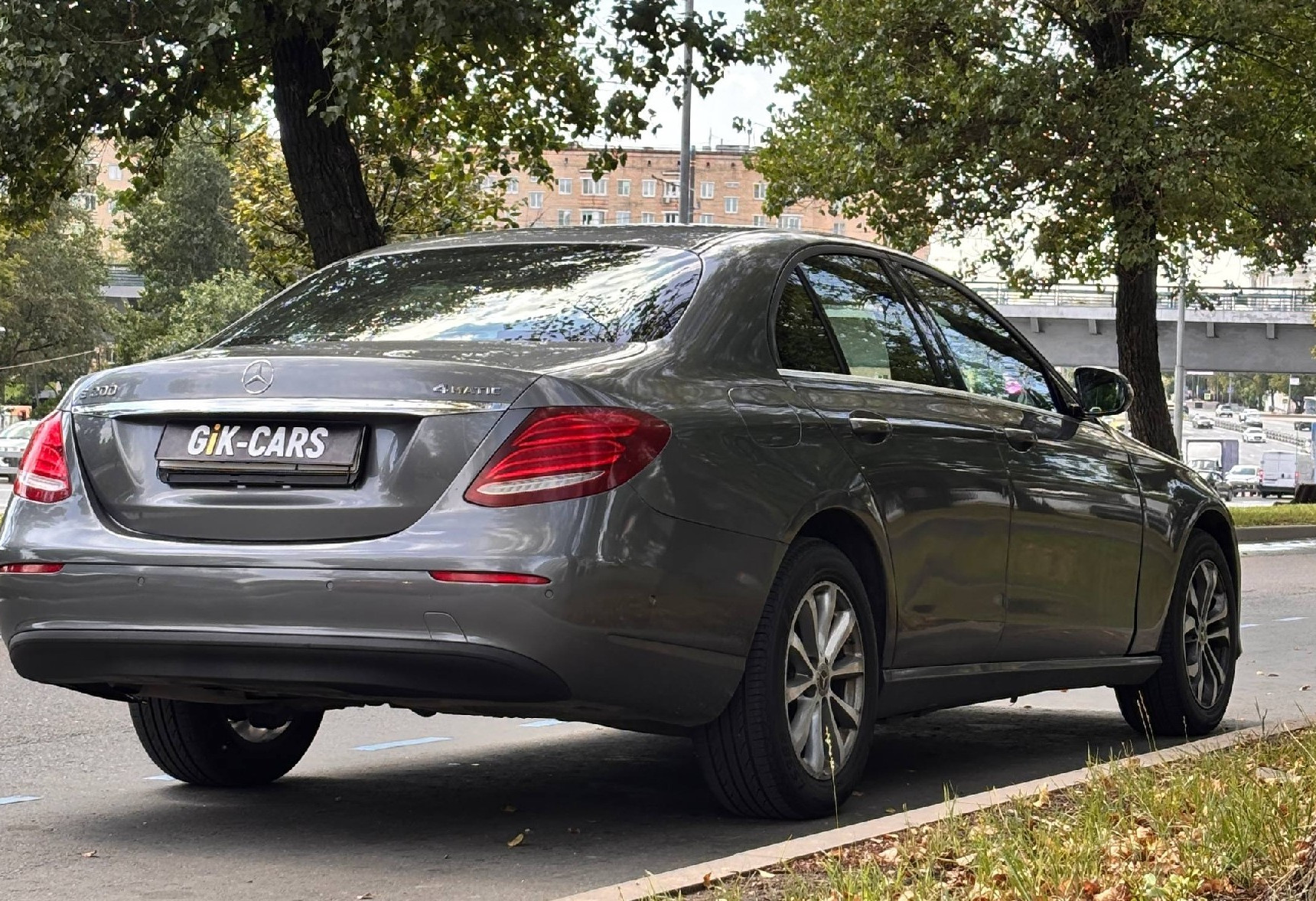Аренда mercedes-benz e-klass бизнес класса 2018 года в городе Москва Варшавская от 9600 руб./сутки, полный привод, двигатель: бензин, объем 2 литра, ОСАГО (Впишу в полис), без водителя, недорого, вид 2 - RentRide