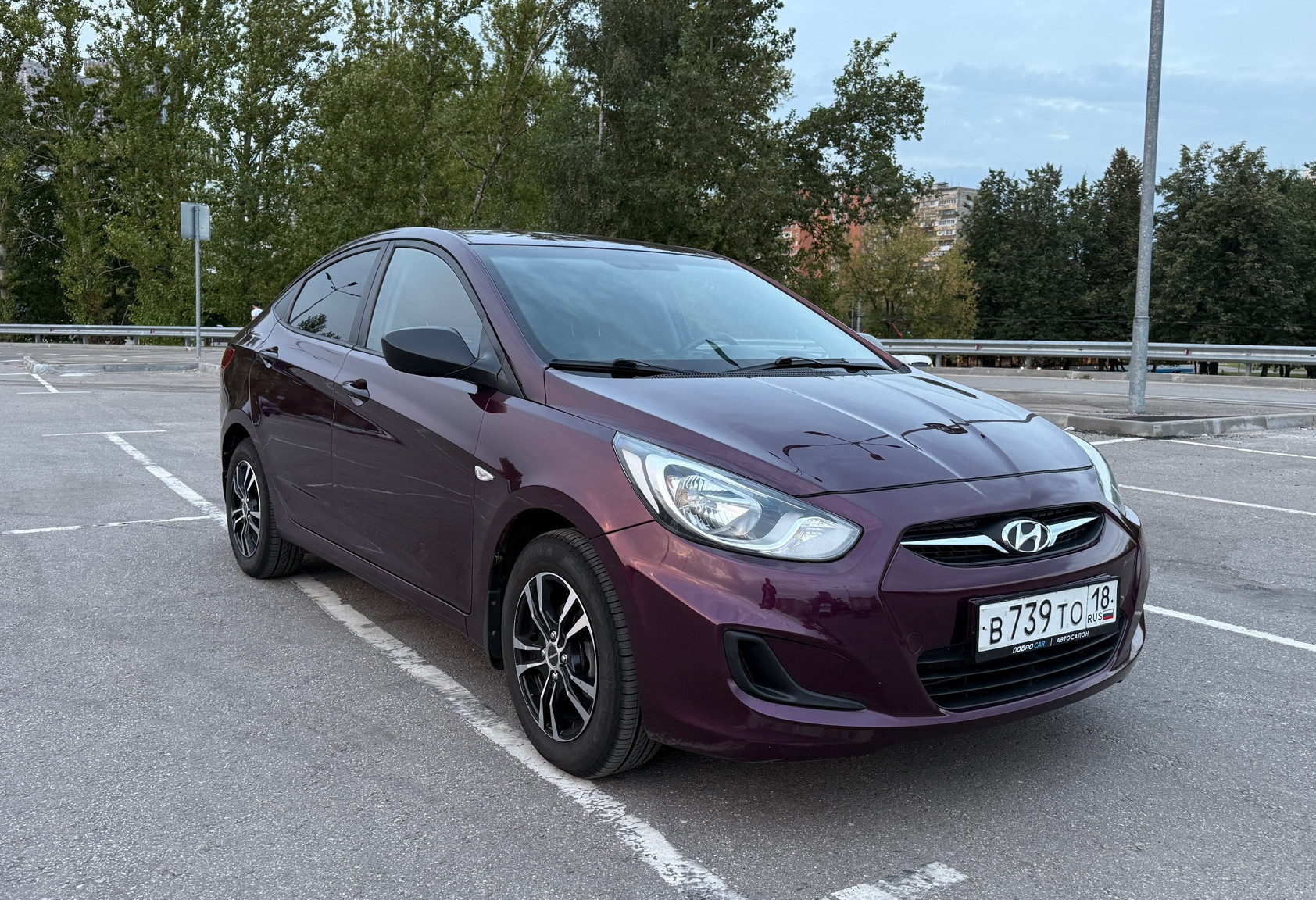 Аренда hyundai solaris эконом класса 2012 года в городе Москва Бабушкинская от 2160 руб./сутки, передний привод, двигатель: бензин, объем 1.6 литров, ОСАГО (Мультидрайв), без водителя, недорого, вид 4 - RentRide