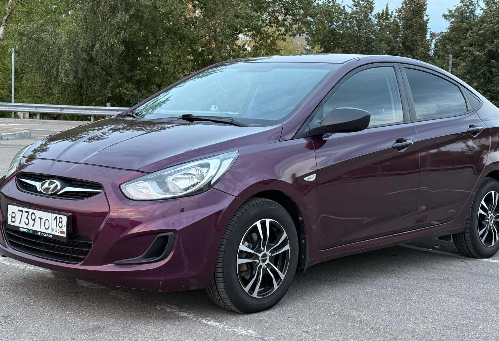 Аренда hyundai solaris эконом класса 2012 года в городе Москва Бабушкинская от 2160 руб./сутки, передний привод, двигатель: бензин, объем 1.6 литров, ОСАГО (Мультидрайв), без водителя, недорого - RentRide