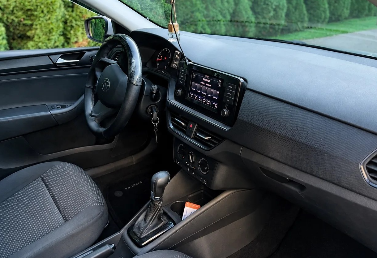 Аренда volkswagen polo эконом класса 2020 года в городе Москва Перово от 2720 руб./сутки, передний привод, двигатель: бензин, объем 1.6 литров, ОСАГО (Впишу в полис), без водителя, недорого, вид 4 - RentRide