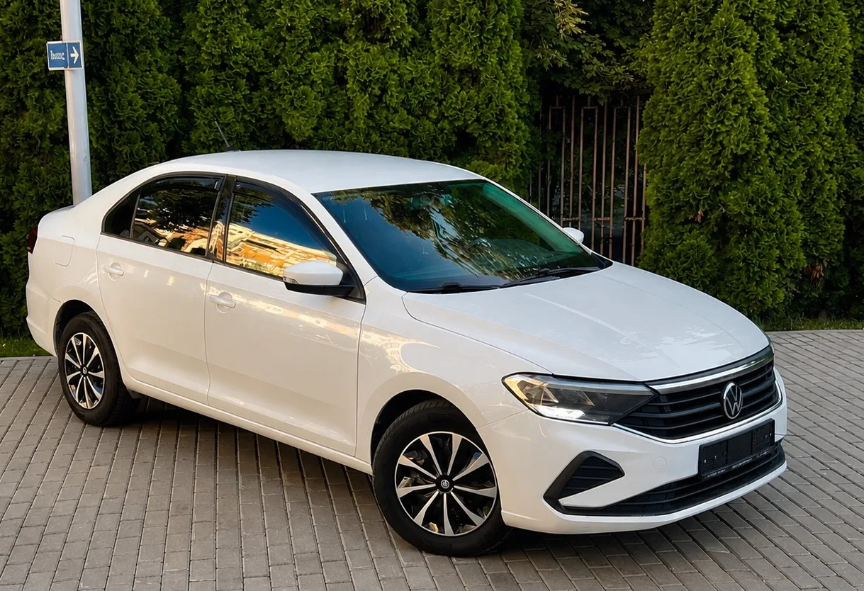 Аренда volkswagen polo эконом класса 2020 года в городе Москва Перово от 2720 руб./сутки, передний привод, двигатель: бензин, объем 1.6 литров, ОСАГО (Впишу в полис), без водителя, недорого, вид 2 - RentRide