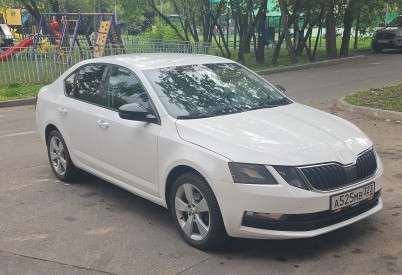 Аренда skoda octavia эконом класса 2018 года в городе Москва Нагорная от 3200 руб./сутки, передний привод, двигатель: бензин, объем 1.6 литров, ОСАГО (Впишу в полис), без водителя, недорого, вид 6 - RentRide