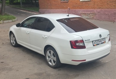 Аренда skoda octavia эконом класса 2018 года в городе Москва Нагорная от 3200 руб./сутки, передний привод, двигатель: бензин, объем 1.6 литров, ОСАГО (Впишу в полис), без водителя, недорого, вид 7 - RentRide