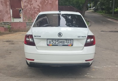 Аренда skoda octavia эконом класса 2018 года в городе Москва Нагорная от 3200 руб./сутки, передний привод, двигатель: бензин, объем 1.6 литров, ОСАГО (Впишу в полис), без водителя, недорого, вид 2 - RentRide
