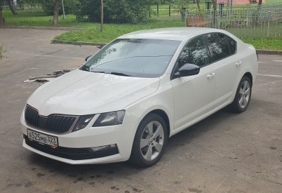 Аренда skoda octavia эконом класса 2018 года в городе Москва Нагорная от 3200 руб./сутки, передний привод, двигатель: бензин, объем 1.6 литров, ОСАГО (Впишу в полис), без водителя, недорого - RentRide