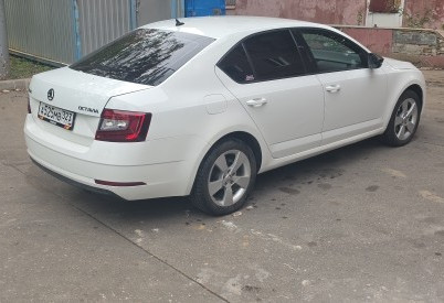 Аренда skoda octavia эконом класса 2018 года в городе Москва Нагорная от 3200 руб./сутки, передний привод, двигатель: бензин, объем 1.6 литров, ОСАГО (Впишу в полис), без водителя, недорого, вид 8 - RentRide