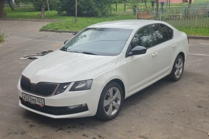 Прокат авто skoda octavia эконом класса 2018 года в городе Москва Нагорная от 3200 руб./сутки, передний привод, двигатель: бензин, объем 1.6 литров, ОСАГО (Впишу в полис), без водителя, недорого - RentRide