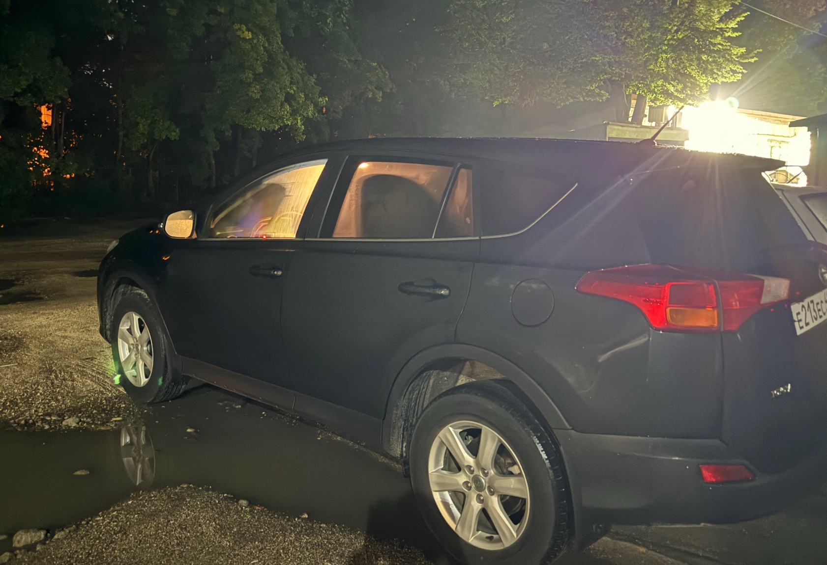 Аренда toyota rav4 эконом класса 2013 года в городе Москва от 2872 руб./сутки, передний привод, двигатель: бензин, объем 2 литра, ОСАГО (Впишу в полис), без водителя, недорого, вид 5 - RentRide