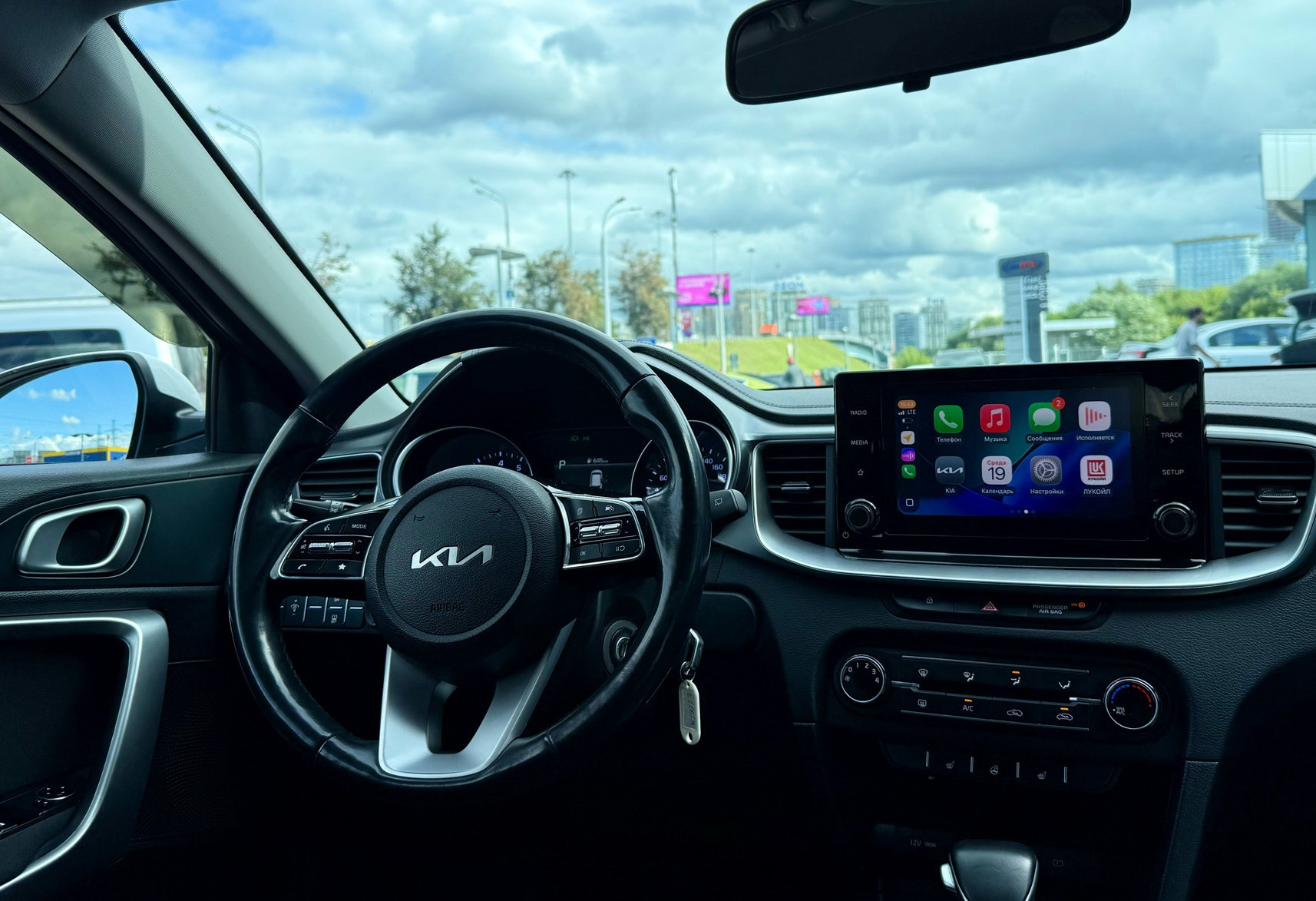 Аренда kia ceed комфорт класса 2022 года в городе Москва от 3200 руб./сутки, передний привод, двигатель: бензин, объем 1.6 литров, каско (Мультидрайв), ОСАГО (Мультидрайв), без водителя, недорого, вид 9 - RentRide