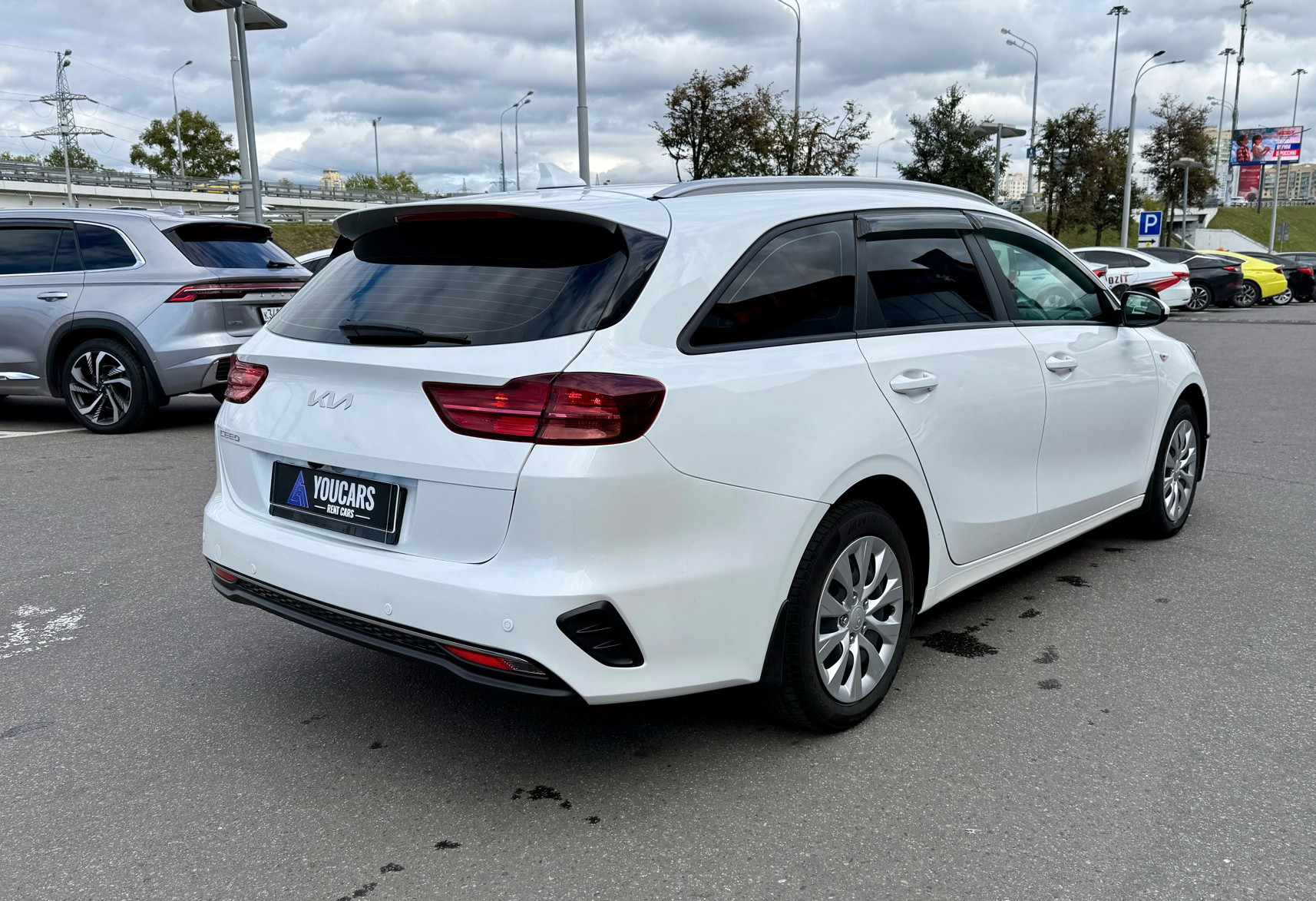 Аренда kia ceed комфорт класса 2022 года в городе Москва от 3200 руб./сутки, передний привод, двигатель: бензин, объем 1.6 литров, каско (Мультидрайв), ОСАГО (Мультидрайв), без водителя, недорого, вид 4 - RentRide