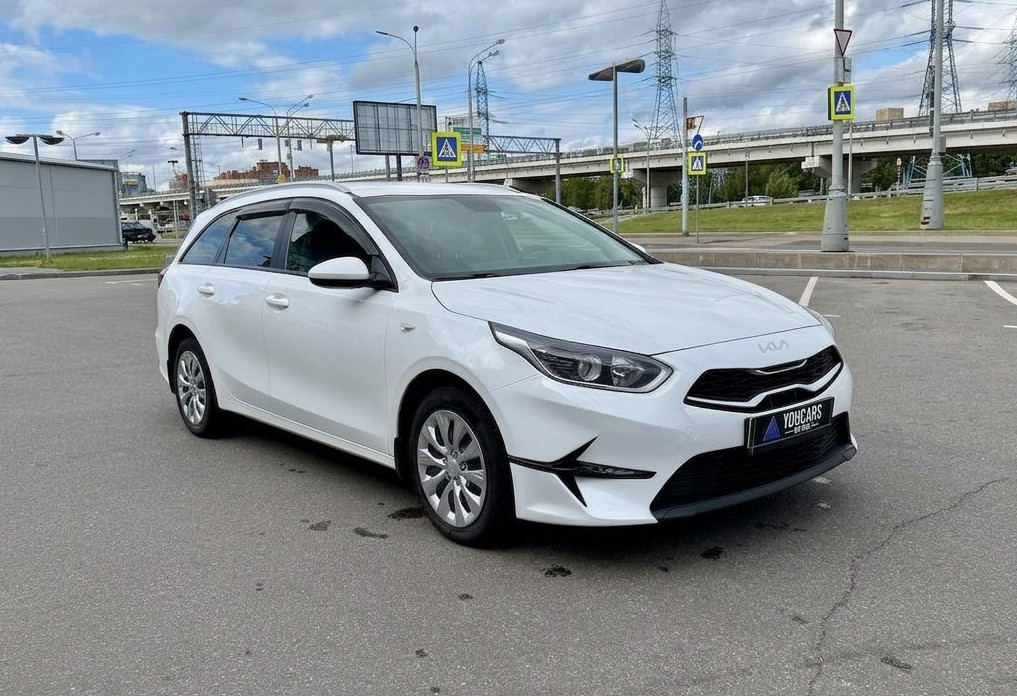 Аренда kia ceed комфорт класса 2022 года в городе Москва от 3200 руб./сутки, передний привод, двигатель: бензин, объем 1.6 литров, каско (Мультидрайв), ОСАГО (Мультидрайв), без водителя, недорого, вид 3 - RentRide