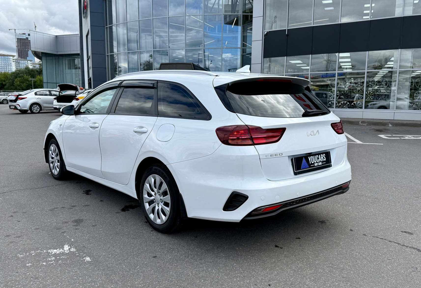 Аренда kia ceed комфорт класса 2022 года в городе Москва от 3200 руб./сутки, передний привод, двигатель: бензин, объем 1.6 литров, каско (Мультидрайв), ОСАГО (Мультидрайв), без водителя, недорого, вид 6 - RentRide