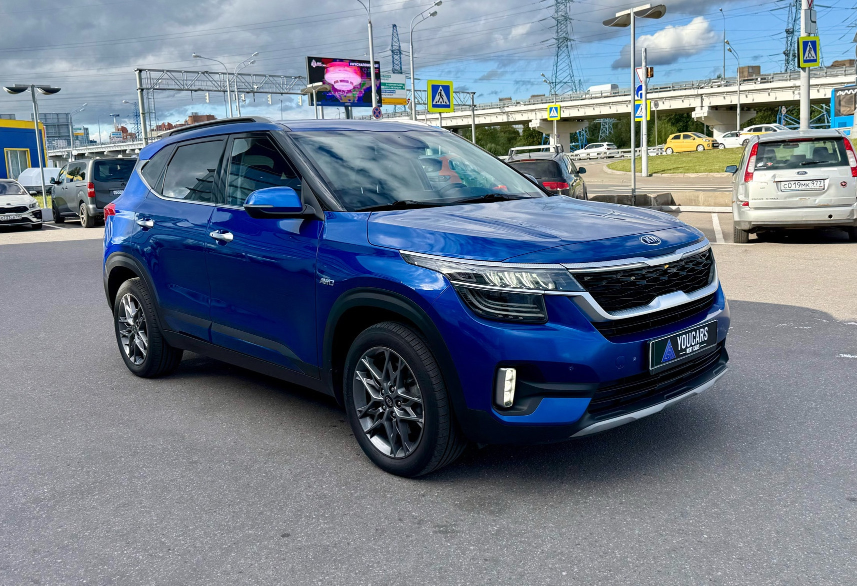Аренда kia seltos комфорт класса 2022 года в городе Москва от 3400 руб./сутки, полный привод, двигатель: бензин, объем 2 литра, каско (Мультидрайв), ОСАГО (Мультидрайв), без водителя, недорого, вид 3 - RentRide
