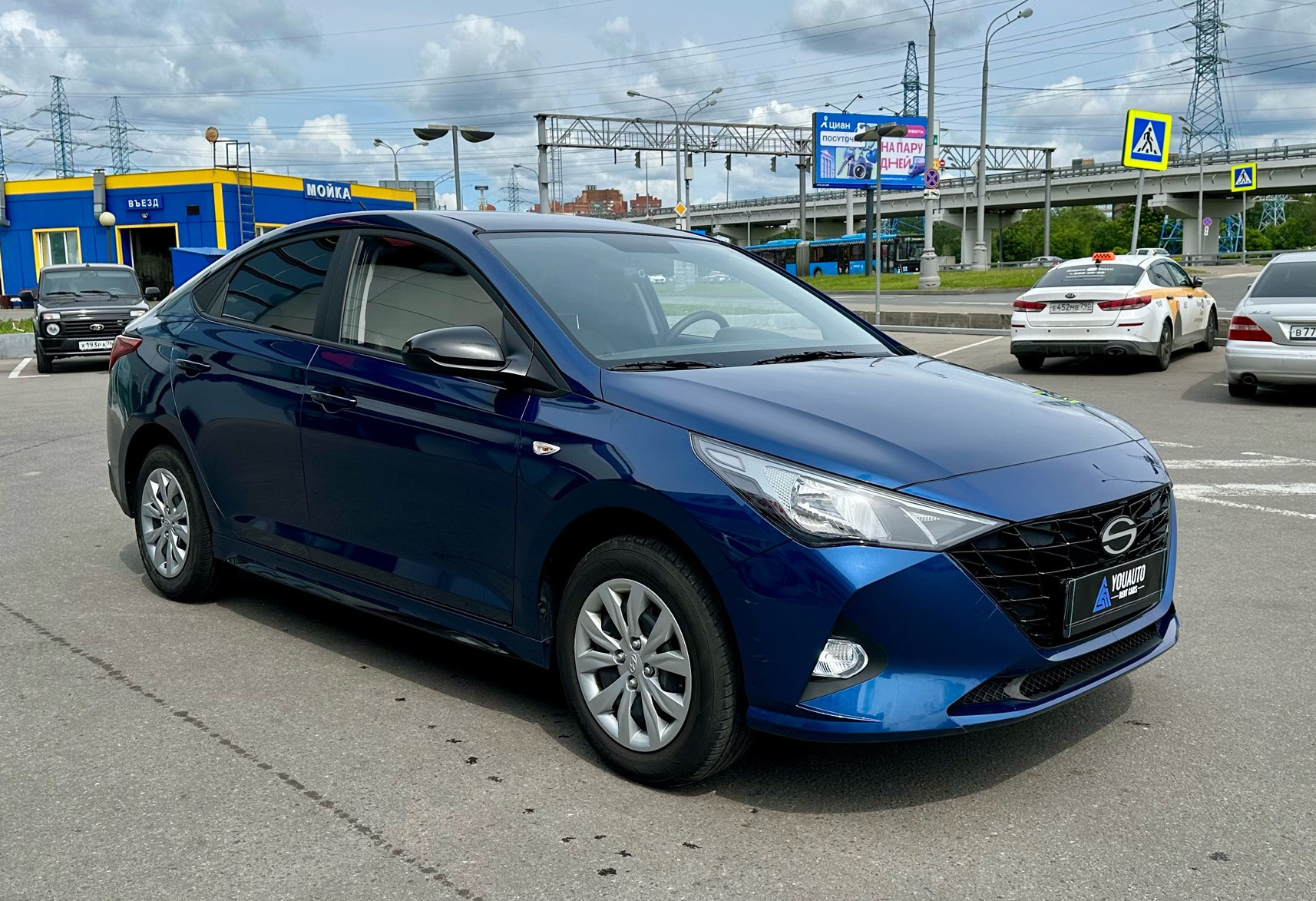 Аренда hyundai solaris эконом класса 2024 года в городе Москва от 2700 руб./сутки, передний привод, двигатель: бензин, объем 1.6 литров, каско (Мультидрайв), ОСАГО (Мультидрайв), без водителя, недорого, вид 3 - RentRide