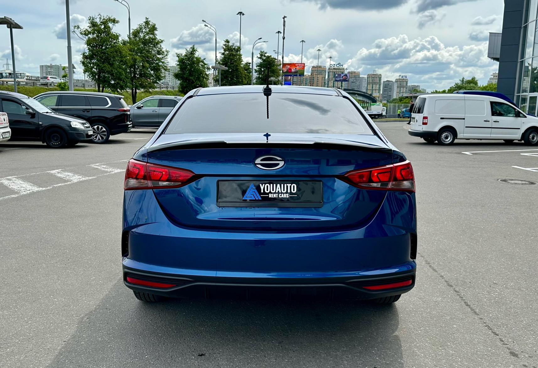 Аренда hyundai solaris эконом класса 2024 года в городе Москва от 2700 руб./сутки, передний привод, двигатель: бензин, объем 1.6 литров, каско (Мультидрайв), ОСАГО (Мультидрайв), без водителя, недорого, вид 5 - RentRide