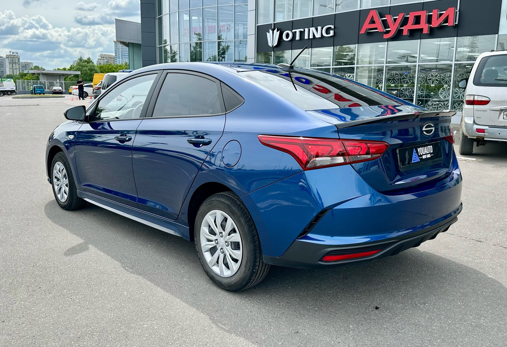 Аренда hyundai solaris эконом класса 2024 года в городе Москва от 2700 руб./сутки, передний привод, двигатель: бензин, объем 1.6 литров, каско (Мультидрайв), ОСАГО (Мультидрайв), без водителя, недорого, вид 6 - RentRide