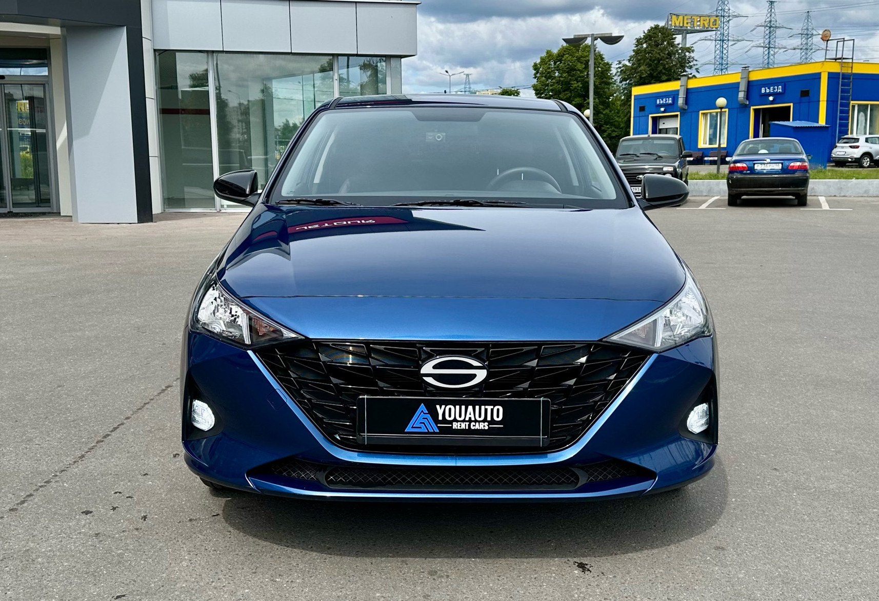Аренда hyundai solaris эконом класса 2024 года в городе Москва от 2700 руб./сутки, передний привод, двигатель: бензин, объем 1.6 литров, каско (Мультидрайв), ОСАГО (Мультидрайв), без водителя, недорого, вид 2 - RentRide