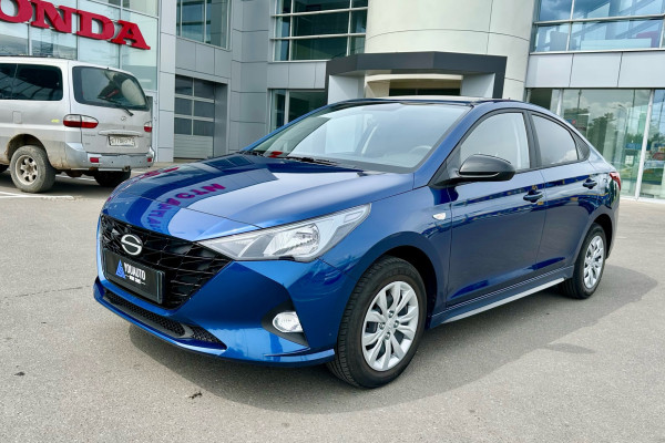 Прокат авто hyundai solaris эконом класса 2024 года в городе Москва от 2700 руб./сутки, передний привод, двигатель: бензин, объем 1.6 литров, каско (Мультидрайв), ОСАГО (Мультидрайв), без водителя, недорого - RentRide