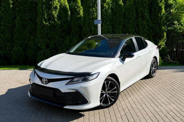 Прокат авто toyota camry комфорт класса 2021 года в городе Москва Перово от 6240 руб./сутки, передний привод, двигатель: бензин, объем 2.5 литров, ОСАГО (Впишу в полис), без водителя, недорого - RentRide