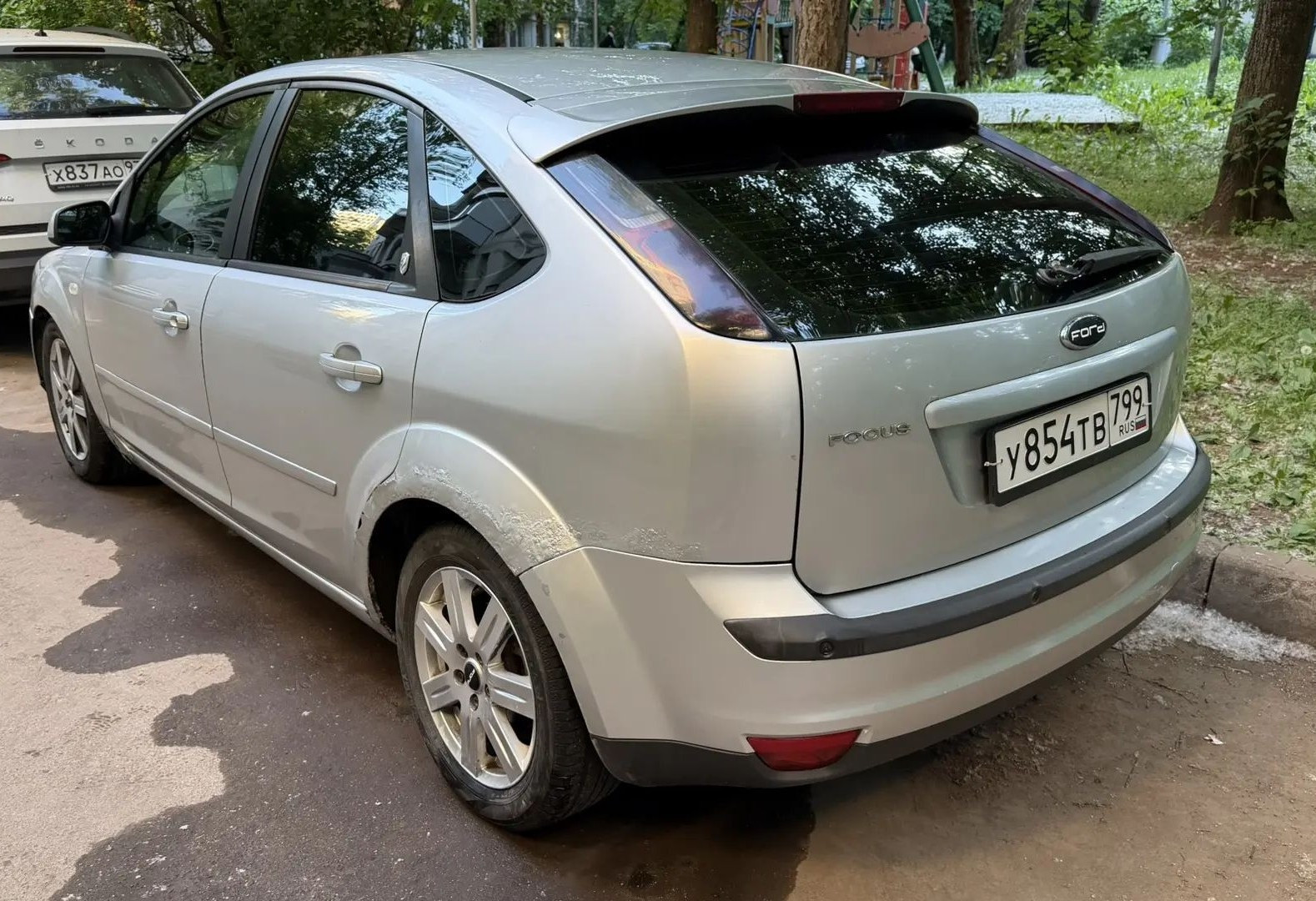 Аренда ford focus эконом класса 2006 года в городе Москва Бульвар Рокоссовского от 2000 руб./сутки, передний привод, двигатель: бензин, объем 1.6 литров, ОСАГО (Мультидрайв), без водителя, недорого, вид 3 - RentRide