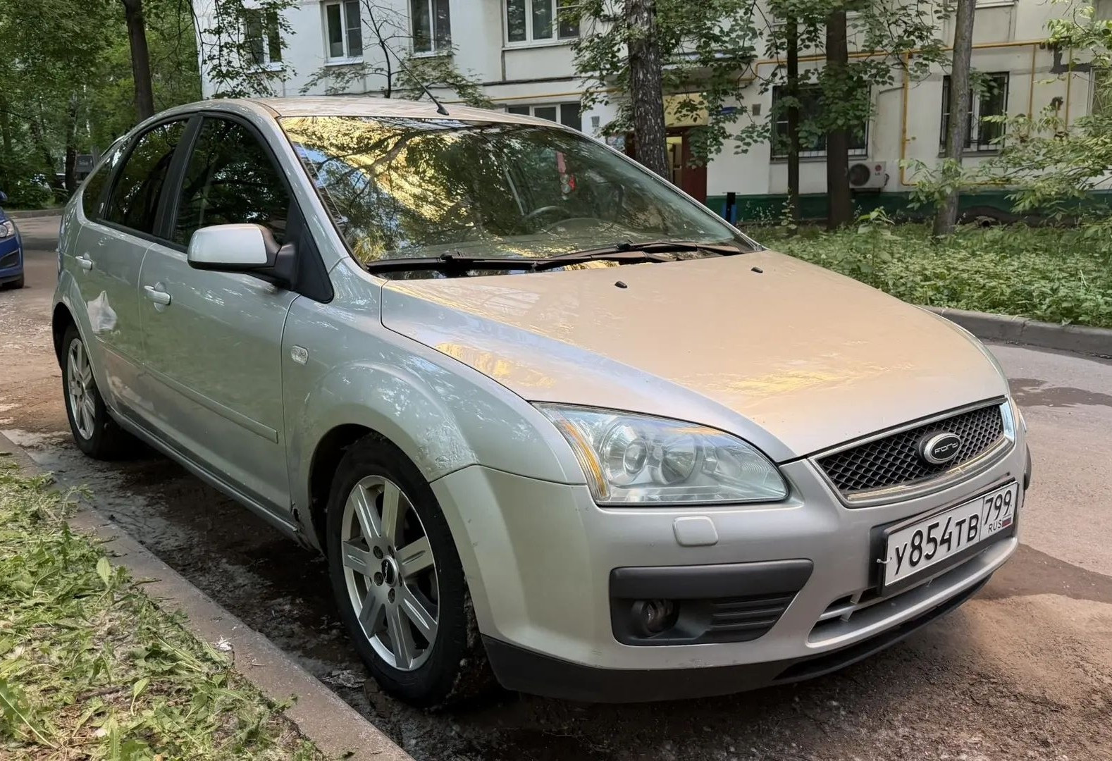 Аренда ford focus эконом класса 2006 года в городе Москва Бульвар Рокоссовского от 2000 руб./сутки, передний привод, двигатель: бензин, объем 1.6 литров, ОСАГО (Мультидрайв), без водителя, недорого, вид 4 - RentRide