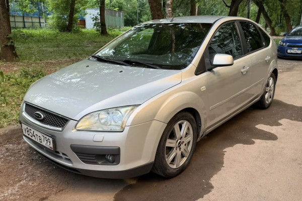 Прокат авто ford focus эконом класса 2006 года в городе Москва Бульвар Рокоссовского от 2000 руб./сутки, передний привод, двигатель: бензин, объем 1.6 литров, ОСАГО (Мультидрайв), без водителя, недорого - RentRide