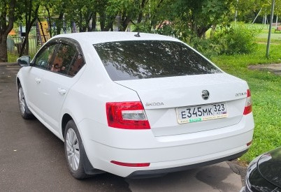 Аренда skoda octavia эконом класса 2017 года в городе Москва Нагорная от 3120 руб./сутки, передний привод, двигатель: бензин, объем 1.6 литров, ОСАГО (Впишу в полис), без водителя, недорого, вид 3 - RentRide