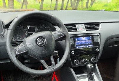 Аренда skoda octavia эконом класса 2017 года в городе Москва Нагорная от 3120 руб./сутки, передний привод, двигатель: бензин, объем 1.6 литров, ОСАГО (Впишу в полис), без водителя, недорого, вид 7 - RentRide
