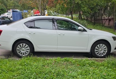 Аренда skoda octavia эконом класса 2017 года в городе Москва Нагорная от 3120 руб./сутки, передний привод, двигатель: бензин, объем 1.6 литров, ОСАГО (Впишу в полис), без водителя, недорого, вид 5 - RentRide