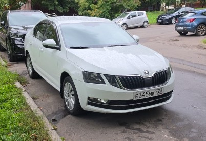 Аренда skoda octavia эконом класса 2017 года в городе Москва Нагорная от 3120 руб./сутки, передний привод, двигатель: бензин, объем 1.6 литров, ОСАГО (Впишу в полис), без водителя, недорого, вид 6 - RentRide