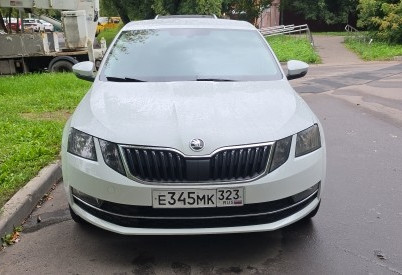 Аренда skoda octavia эконом класса 2017 года в городе Москва Нагорная от 3120 руб./сутки, передний привод, двигатель: бензин, объем 1.6 литров, ОСАГО (Впишу в полис), без водителя, недорого - RentRide