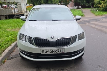 Прокат авто skoda octavia эконом класса 2017 года в городе Москва Нагорная от 3120 руб./сутки, передний привод, двигатель: бензин, объем 1.6 литров, ОСАГО (Впишу в полис), без водителя, недорого - RentRide
