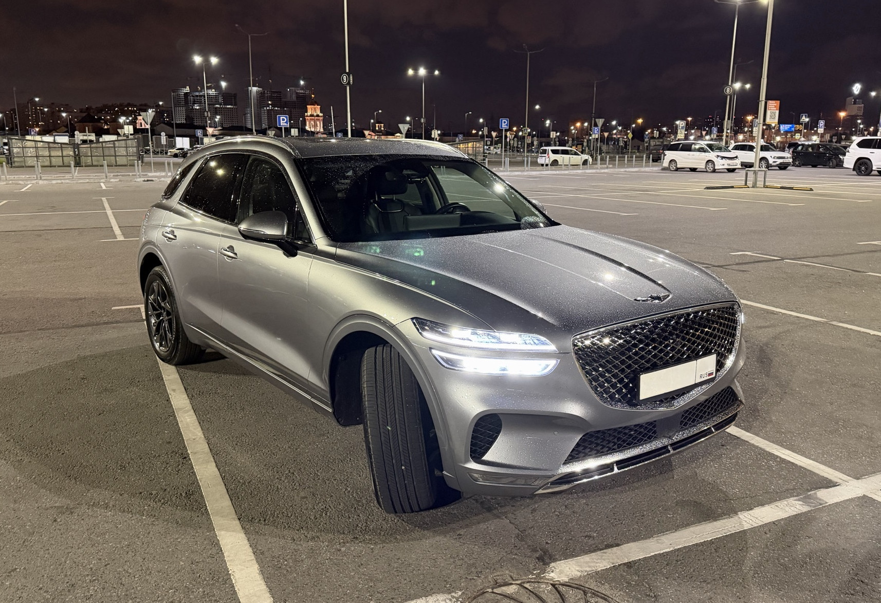Аренда genesis gv70 бизнес класса 2023 года в городе Москва Котельники от 10400 руб./сутки, полный привод, двигатель: бензин, объем 2.5 литров, ОСАГО (Впишу в полис), без водителя, недорого, вид 4 - RentRide