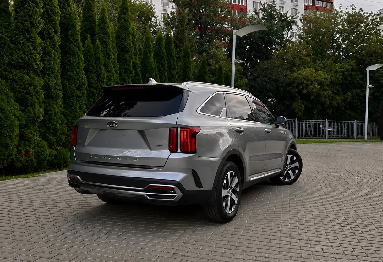 Аренда kia sorento комфорт класса 2020 года в городе Москва Перово от 4400 руб./сутки, полный привод, двигатель: дизель, объем 2.2 литра, каско (Впишу в полис), ОСАГО (Впишу в полис), без водителя, недорого, вид 3 - RentRide