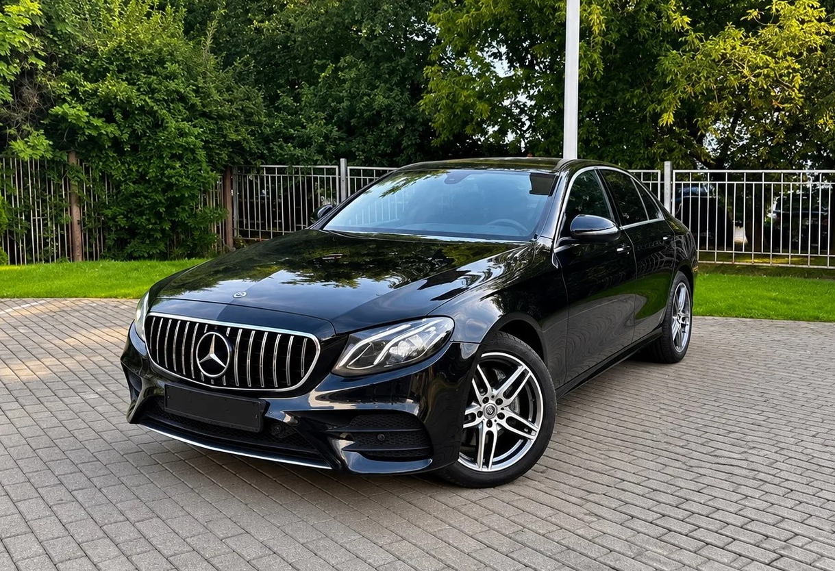 Аренда mercedes-benz e-klass бизнес класса 2019 года в городе Москва Перово от 4798 руб./сутки, полный привод, двигатель: дизель, объем 2 литра, ОСАГО (Впишу в полис), без водителя, недорого - RentRide