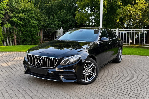 Прокат авто mercedes-benz e-klass бизнес класса 2019 года в городе Москва Перово от 4798 руб./сутки, полный привод, двигатель: дизель, объем 2 литра, ОСАГО (Впишу в полис), без водителя, недорого - RentRide