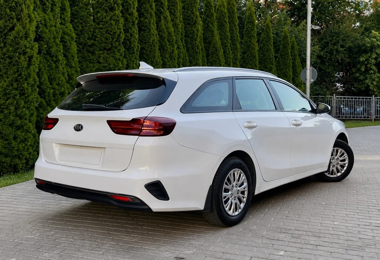 Аренда kia ceed комфорт класса 2020 года в городе Москва Перово от 2880 руб./сутки, передний привод, двигатель: бензин, объем 1.6 литров, ОСАГО (Впишу в полис), без водителя, недорого, вид 2 - RentRide