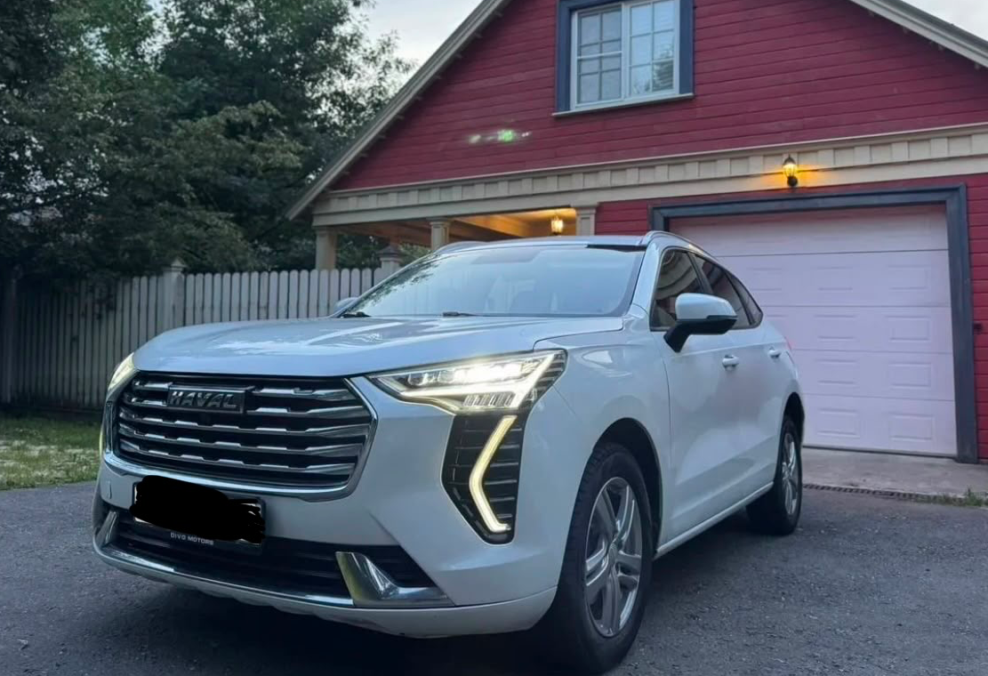 Аренда haval jolion эконом класса 2022 года в городе Москва Саларьево от 2360 руб./сутки, передний привод, двигатель: бензин, объем 1.5 литров, ОСАГО (Мультидрайв), без водителя, недорого - RentRide
