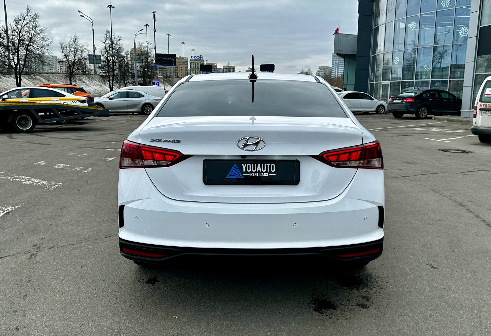 Аренда hyundai solaris эконом класса 2022 года в городе Москва от 2700 руб./сутки, передний привод, двигатель: бензин, объем 1.6 литров, каско (Мультидрайв), ОСАГО (Мультидрайв), без водителя, недорого, вид 5 - RentRide