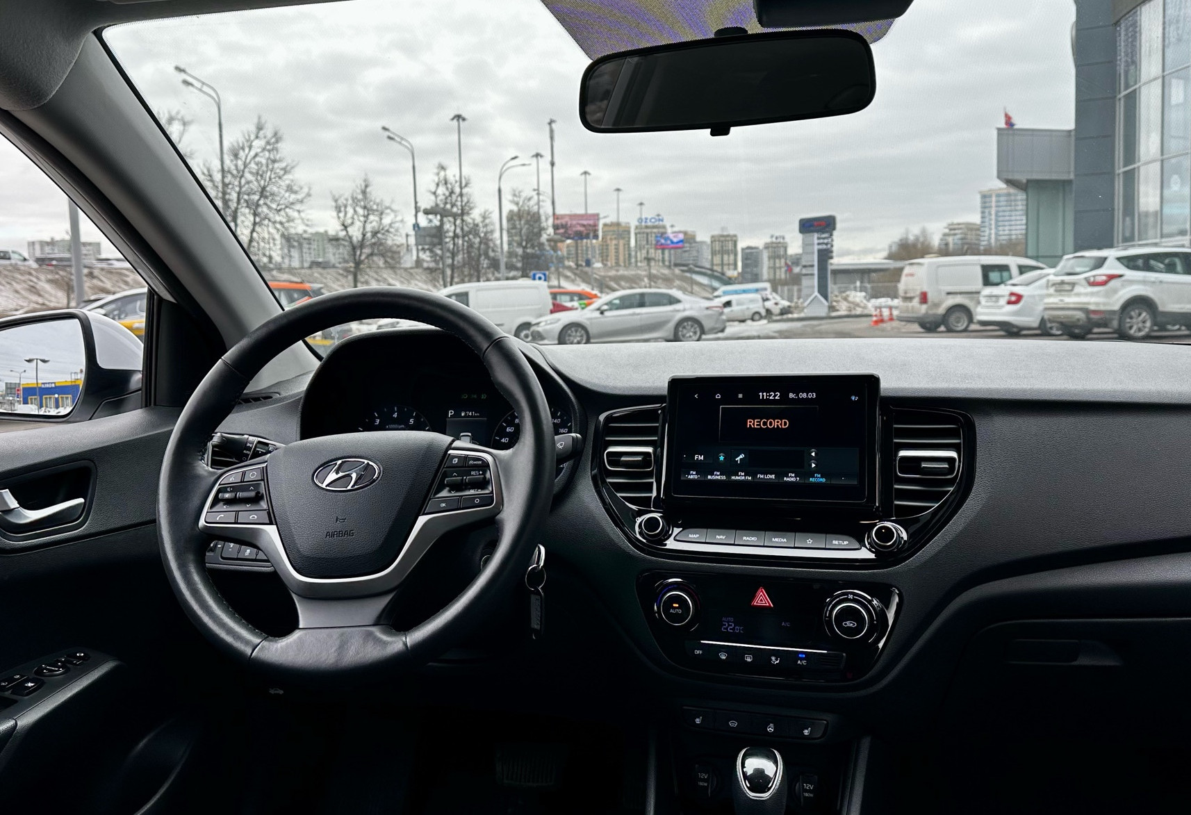 Аренда hyundai solaris эконом класса 2022 года в городе Москва от 2700 руб./сутки, передний привод, двигатель: бензин, объем 1.6 литров, каско (Мультидрайв), ОСАГО (Мультидрайв), без водителя, недорого, вид 9 - RentRide
