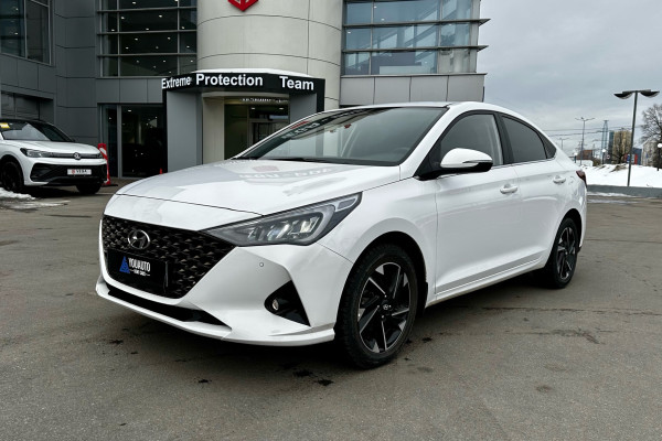 Прокат авто hyundai solaris эконом класса 2022 года в городе Москва от 2700 руб./сутки, передний привод, двигатель: бензин, объем 1.6 литров, каско (Мультидрайв), ОСАГО (Мультидрайв), без водителя, недорого - RentRide