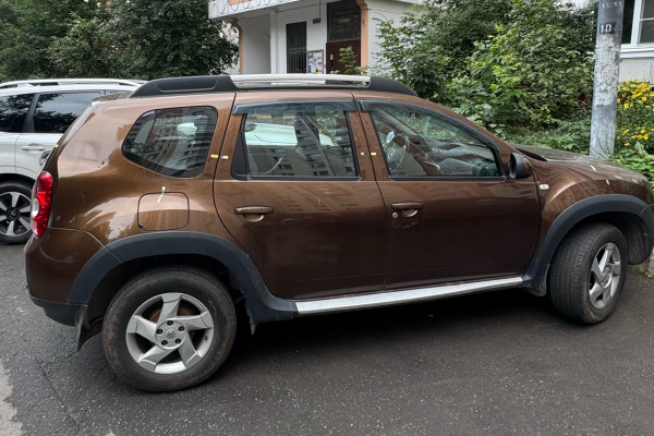 Прокат авто renault duster эконом класса 2012 года в городе Москва Бабушкинская от 2160 руб./сутки, полный привод, двигатель: бензин, объем 2 литра, ОСАГО (Впишу в полис), без водителя, недорого - RentRide