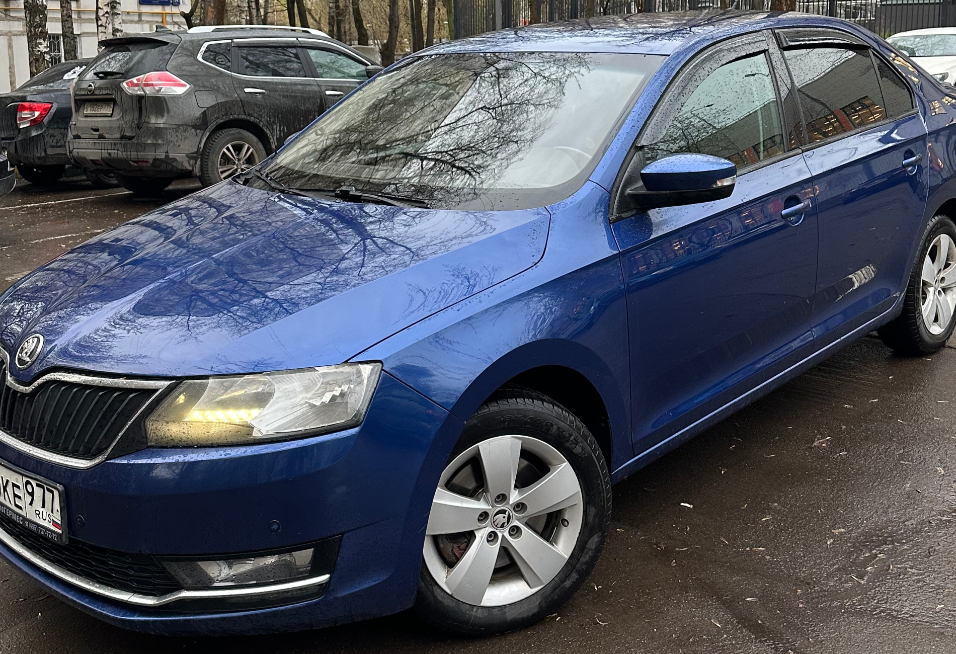 Аренда skoda rapid эконом класса 2017 года в городе Москва Бульвар Рокоссовского от 1760 руб./сутки, передний привод, двигатель: бензин, объем 1.4 литра, ОСАГО (Впишу в полис), без водителя, недорого - RentRide
