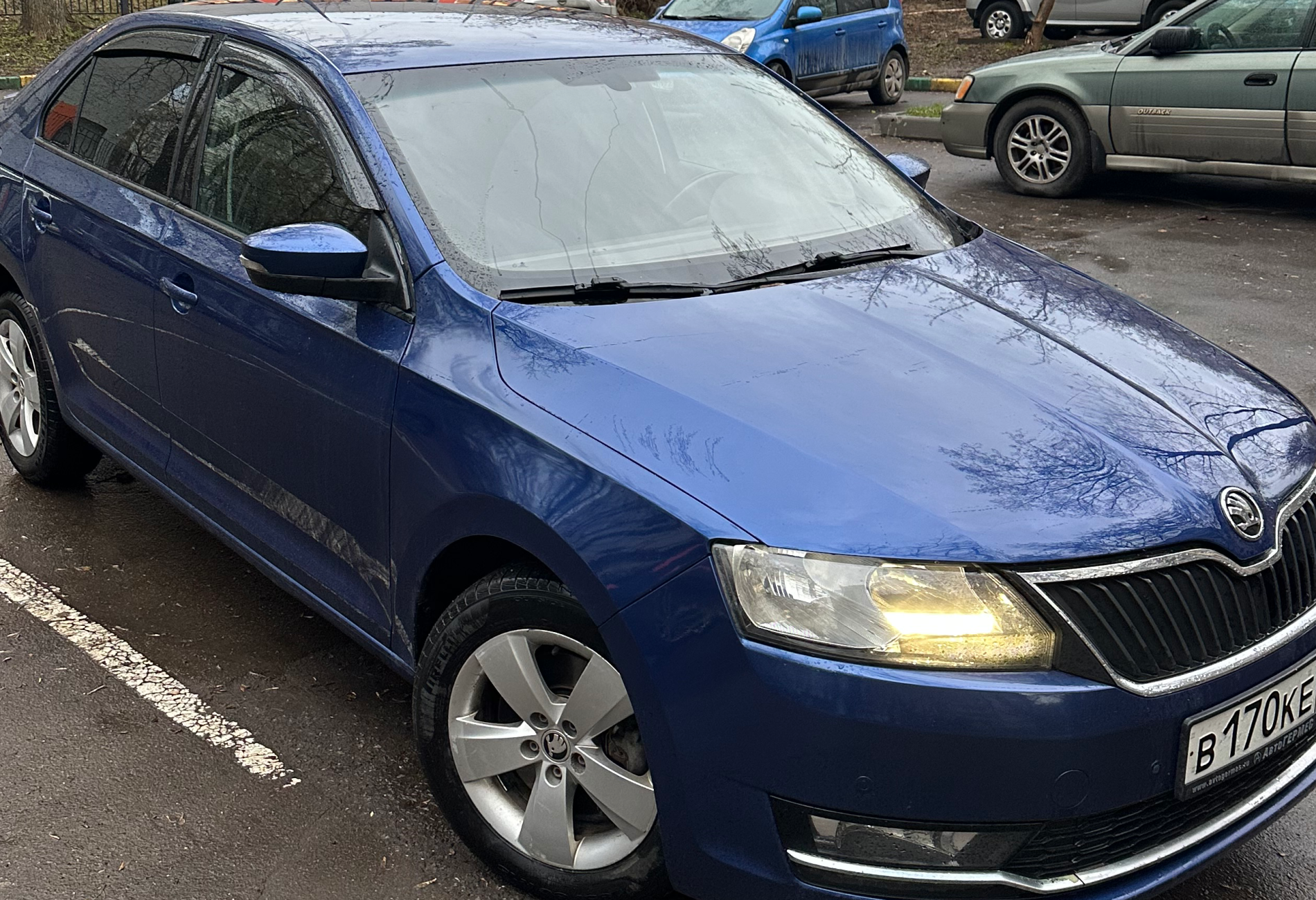 Аренда skoda rapid эконом класса 2017 года в городе Москва Бульвар Рокоссовского от 1760 руб./сутки, передний привод, двигатель: бензин, объем 1.4 литра, ОСАГО (Впишу в полис), без водителя, недорого, вид 2 - RentRide