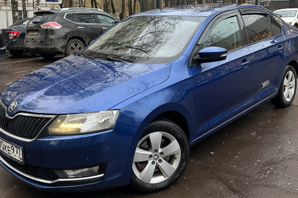 Прокат авто skoda rapid эконом класса 2017 года в городе Москва Бульвар Рокоссовского от 1760 руб./сутки, передний привод, двигатель: бензин, объем 1.4 литра, ОСАГО (Впишу в полис), без водителя, недорого - RentRide