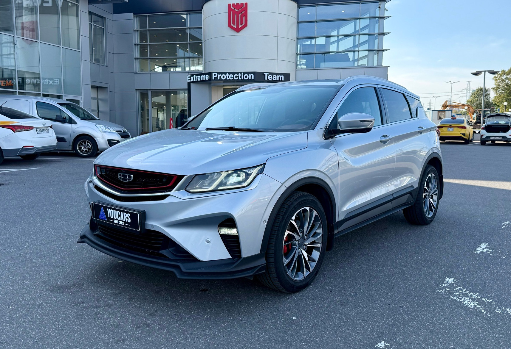 Аренда geely coolray комфорт класса 2024 года в городе Москва от 3200 руб./сутки, передний привод, двигатель: бензин, объем 1.5 литров, каско (Мультидрайв), ОСАГО (Мультидрайв), без водителя, недорого - RentRide