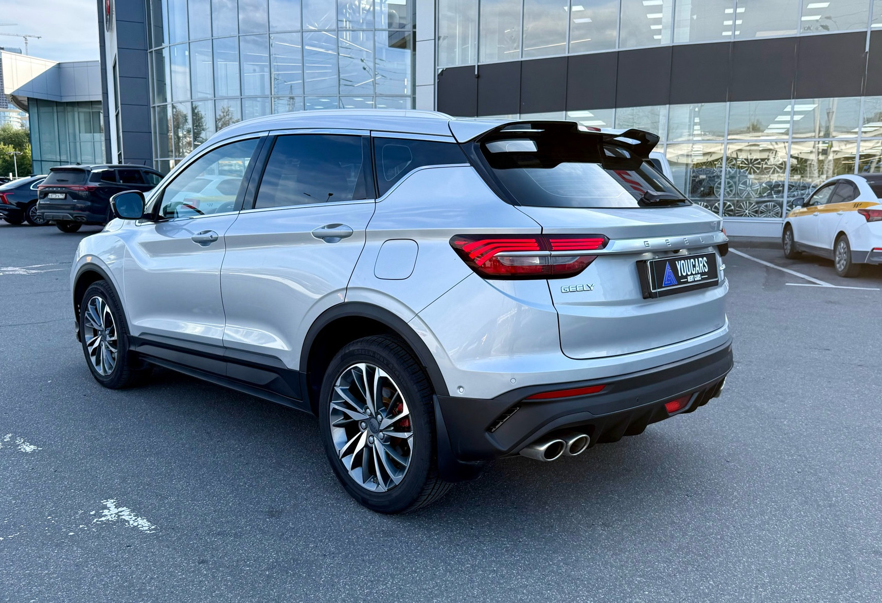 Аренда geely coolray комфорт класса 2024 года в городе Москва от 3200 руб./сутки, передний привод, двигатель: бензин, объем 1.5 литров, каско (Мультидрайв), ОСАГО (Мультидрайв), без водителя, недорого, вид 6 - RentRide
